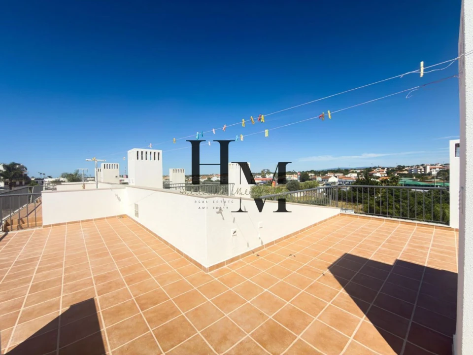 Moradia T3 para Venda em Guia Foto 32