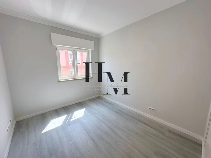 Apartamento T2 para Venda em Corroios Foto 15
