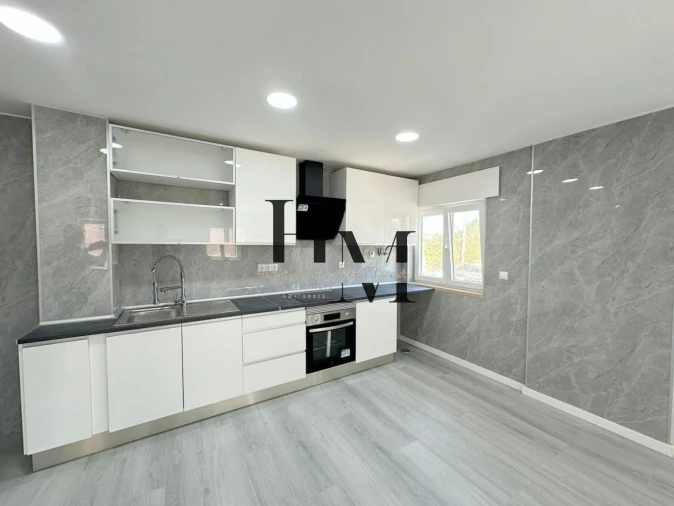 Apartamento T2 para Venda em Corroios Foto 9