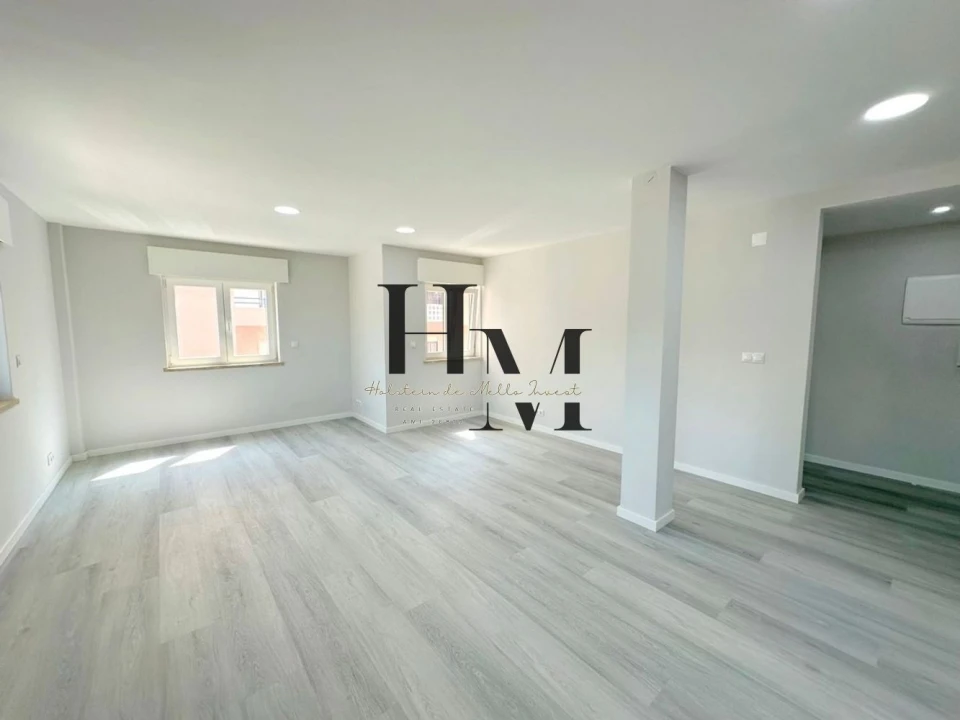 Apartamento T2 para Venda em Corroios Foto 3