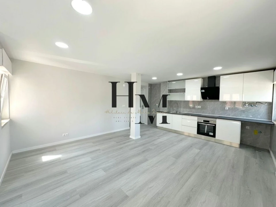 Apartamento T2 para Venda em Corroios Foto 1