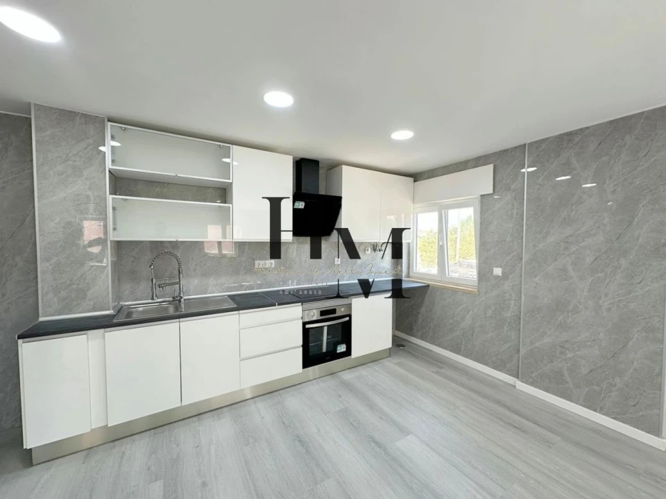 Apartamento T2 para Venda em Corroios Foto 9