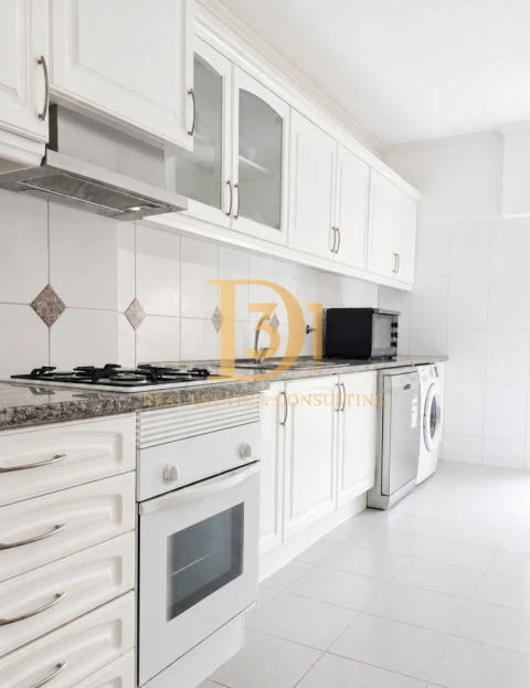 Apartamento T3 para Venda em Agualva e Mira-Sintra