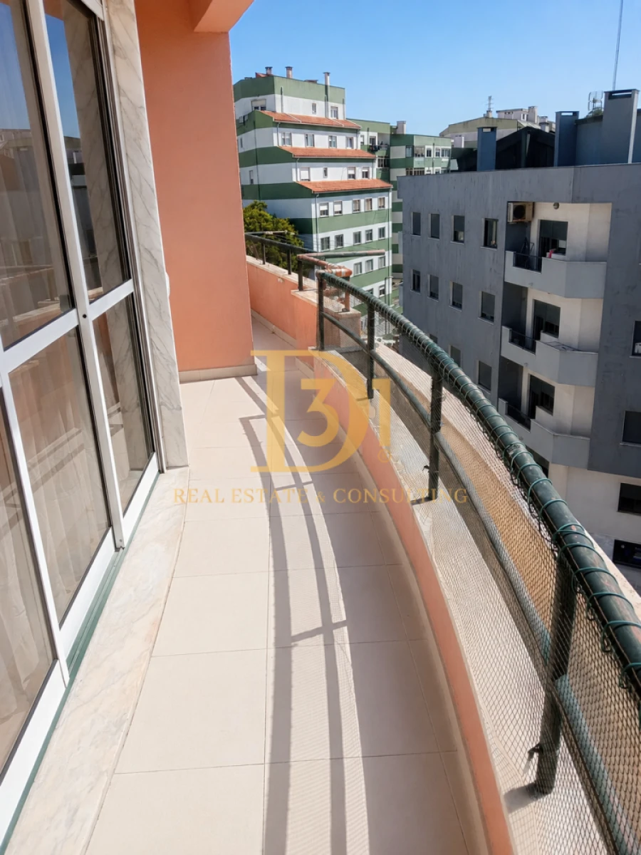 Apartamento T3 para Venda em Agualva e Mira-Sintra Foto 22