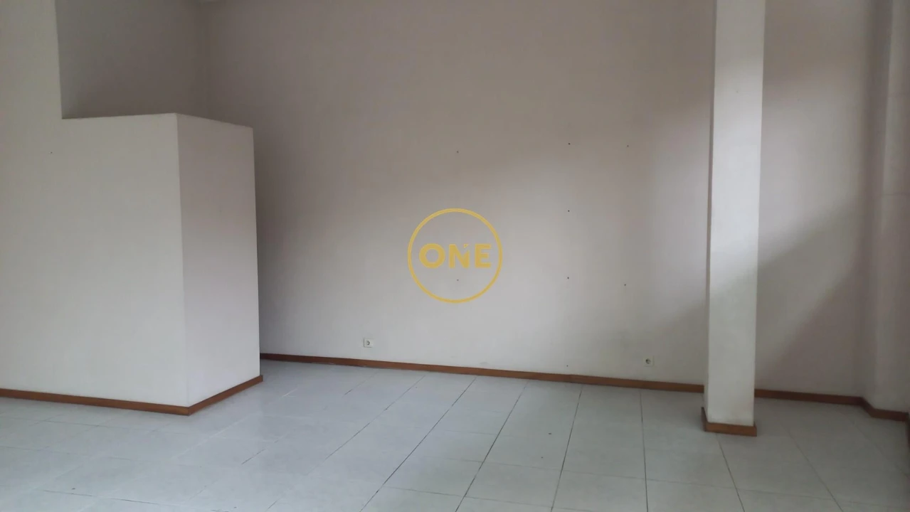 Loja para Arrendamento em Braga (Maximinos, Sé e Cividade) Foto 3