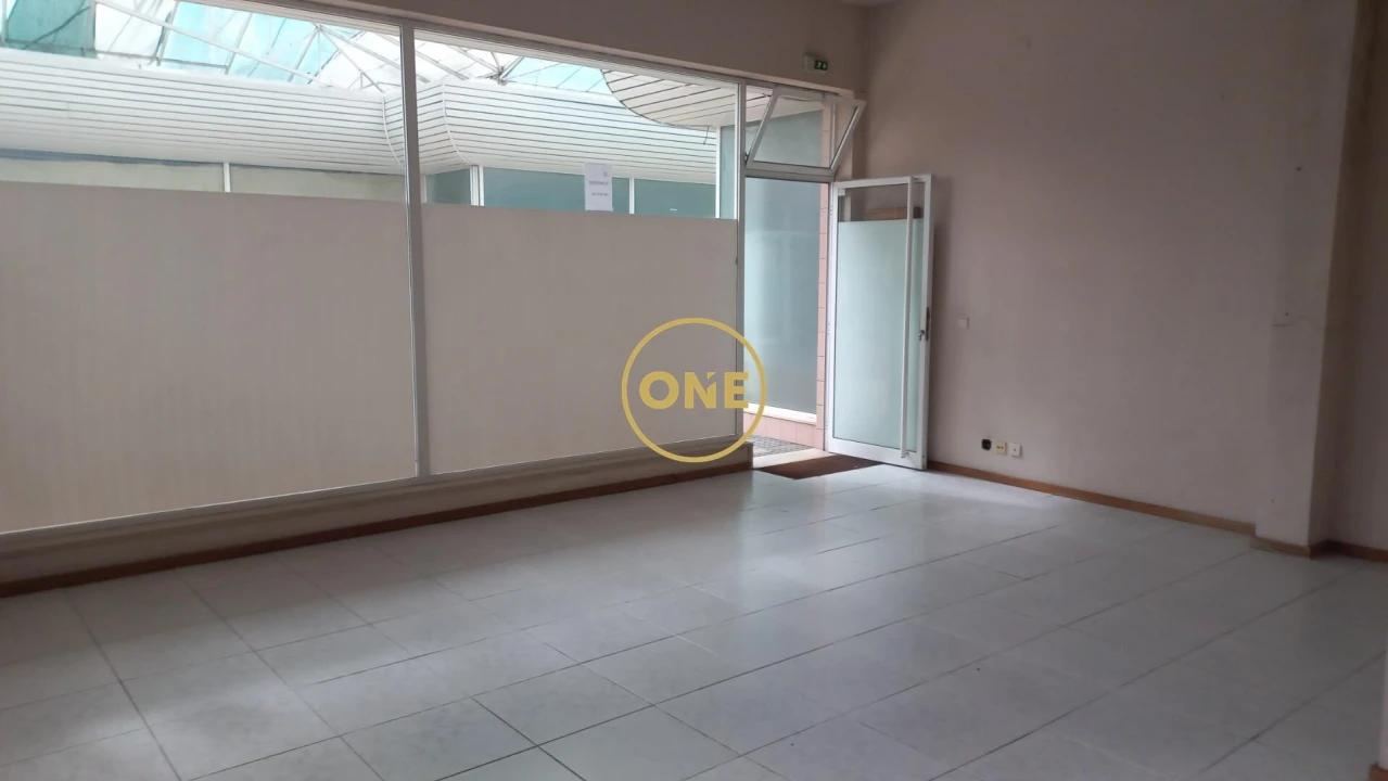 Loja para Arrendamento em Braga (Maximinos, Sé e Cividade) Foto 4