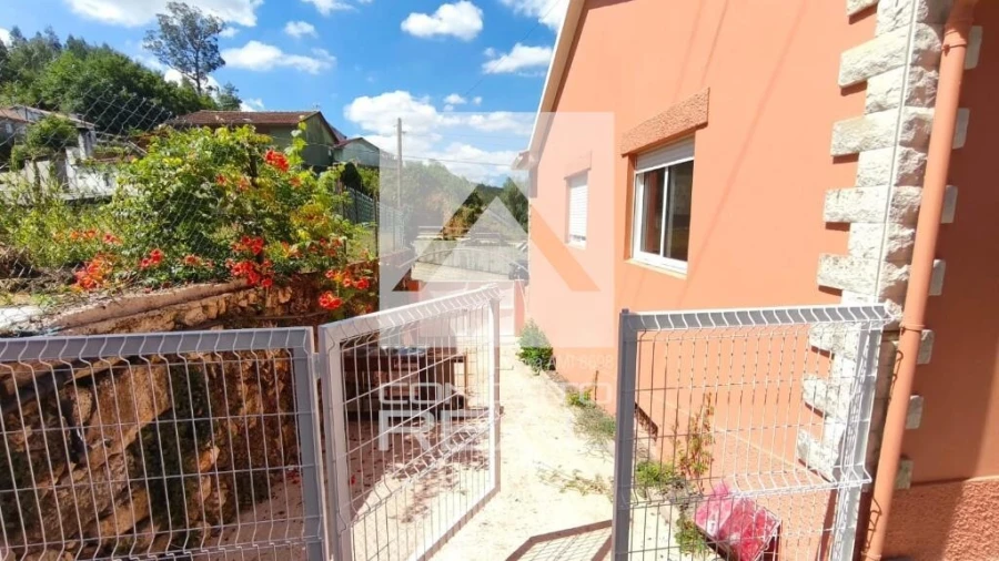 Moradia T3 para Venda em Cedrim e Paradela Foto 4