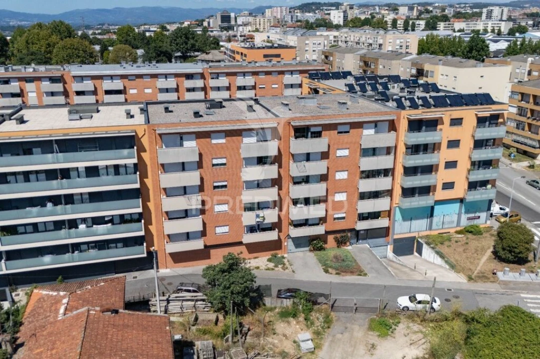 Apartamento T3 para Venda em Ferreiros e Gondizalves Foto 2