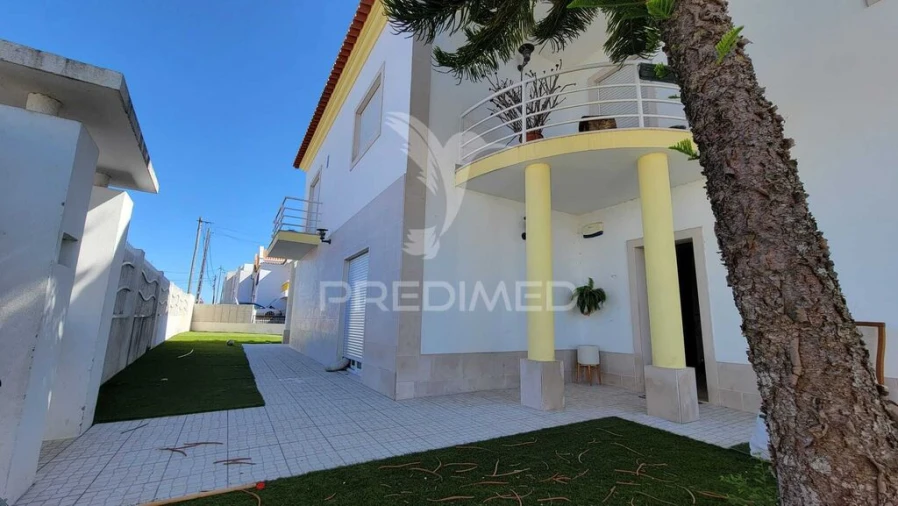 Moradia T5 para Venda em Santo Antonio da Charneca Foto 2
