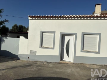 Moradia T2 para Venda em Vila Nova da Rainha