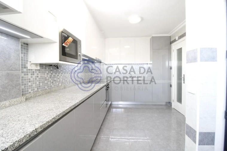 Apartamento T2 para Venda em Rio Tinto Foto 3