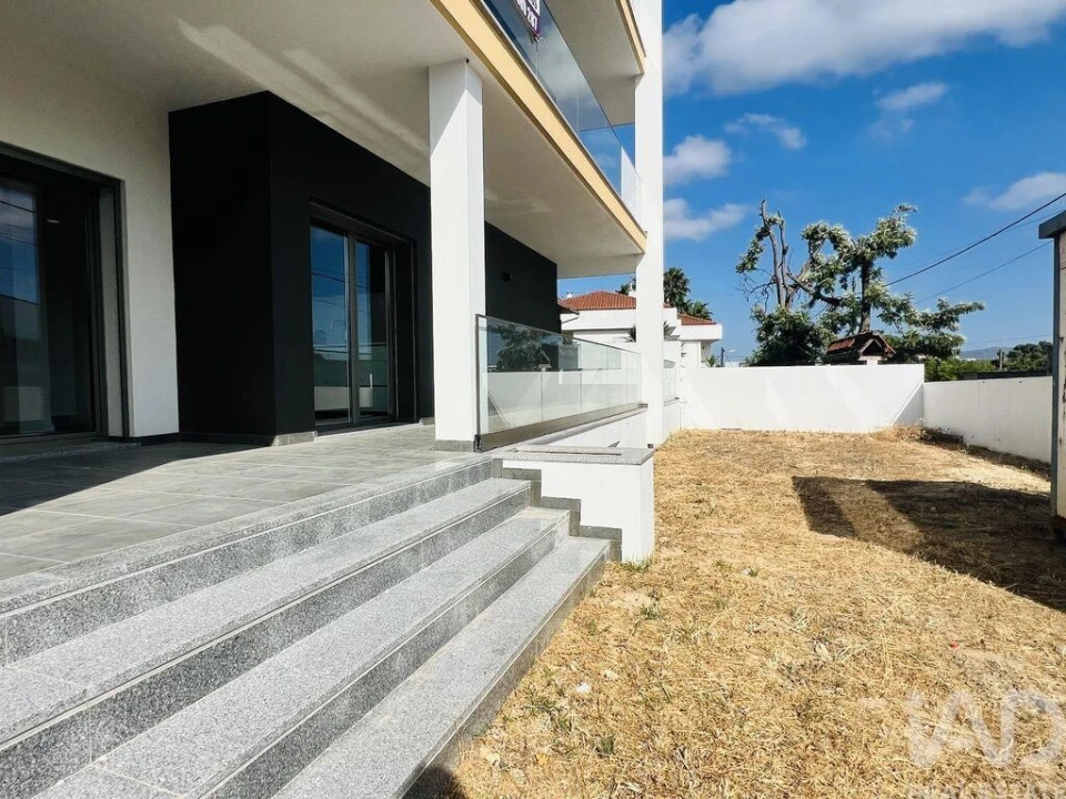 Apartamento T3 para Venda em Parceiros e Azoia Foto 10