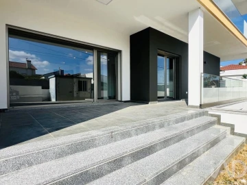 Apartamento T3 para Venda em Parceiros e Azoia