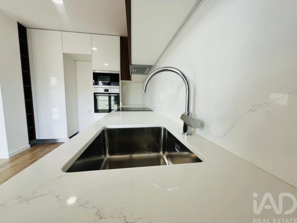 Apartamento T3 para Venda em Parceiros e Azoia Foto 3