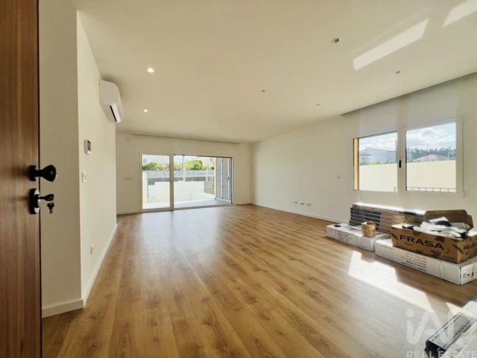 Apartamento T3 para Venda em Parceiros e Azoia Foto 8