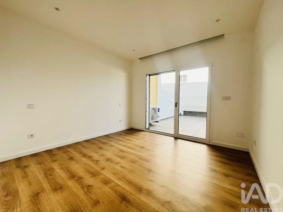 Apartamento T3 para Venda em Parceiros e Azoia Foto 15