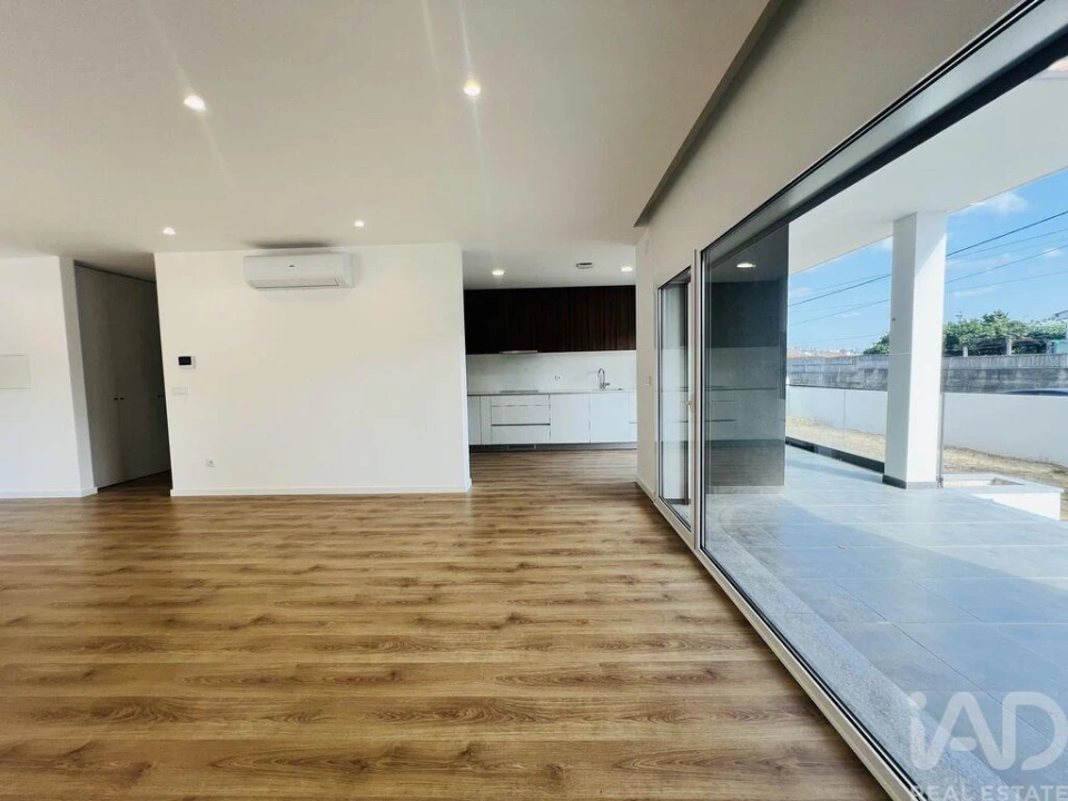 Apartamento T3 para Venda em Parceiros e Azoia Foto 5