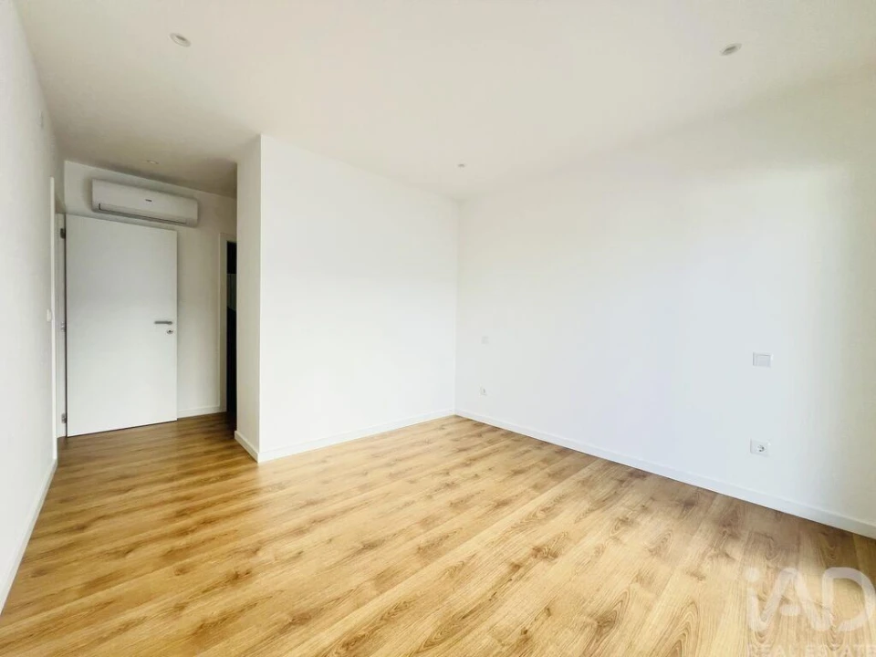 Apartamento T3 para Venda em Parceiros e Azoia Foto 13
