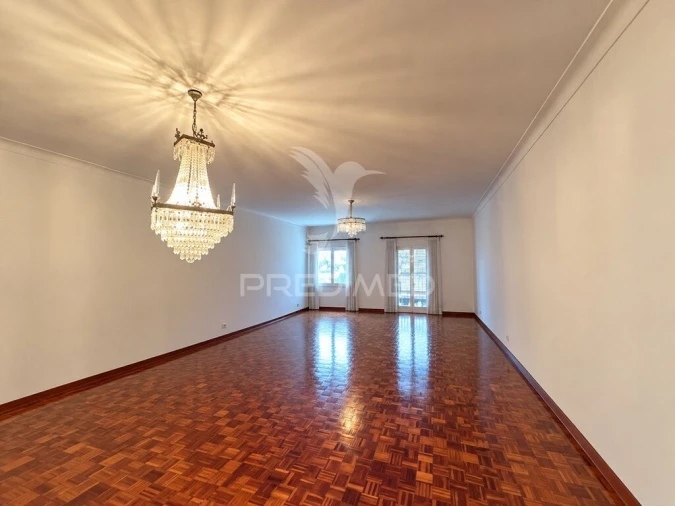 Apartamento T4 para Venda em Almeirim Foto 3