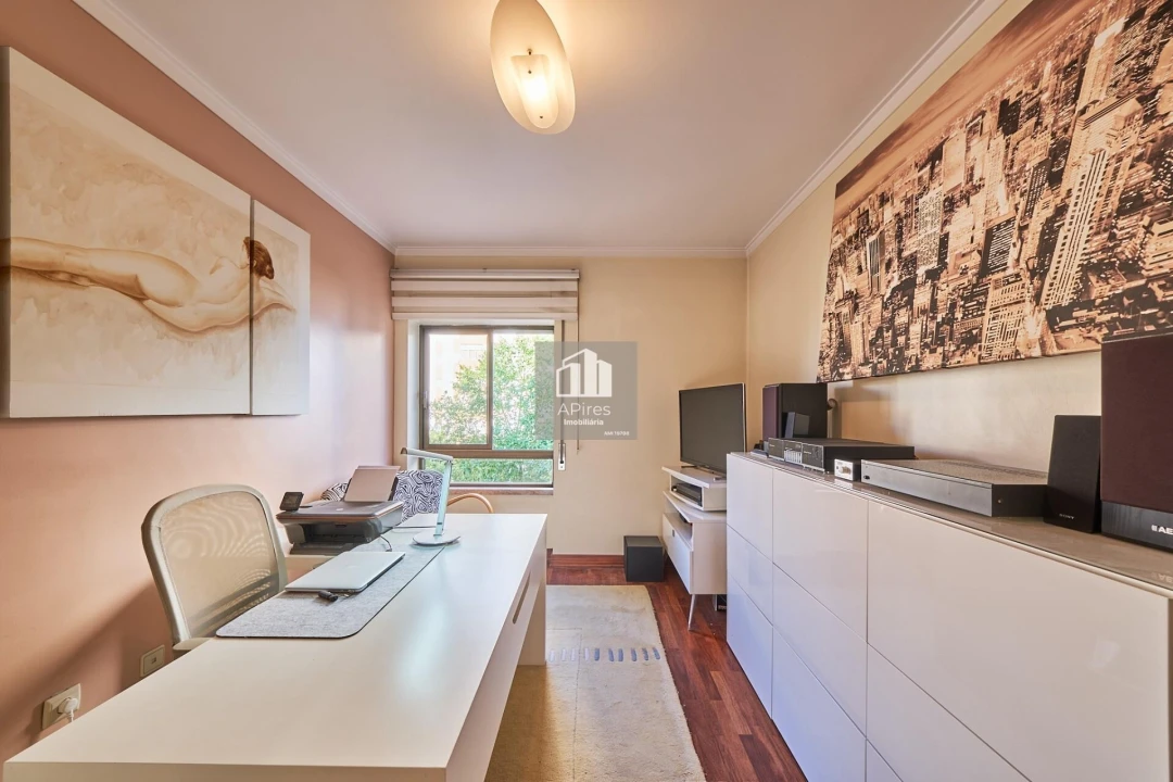 Apartamento T4 para Venda em Almada, Cova da Piedade, Pragal e Cacilhas Foto 16