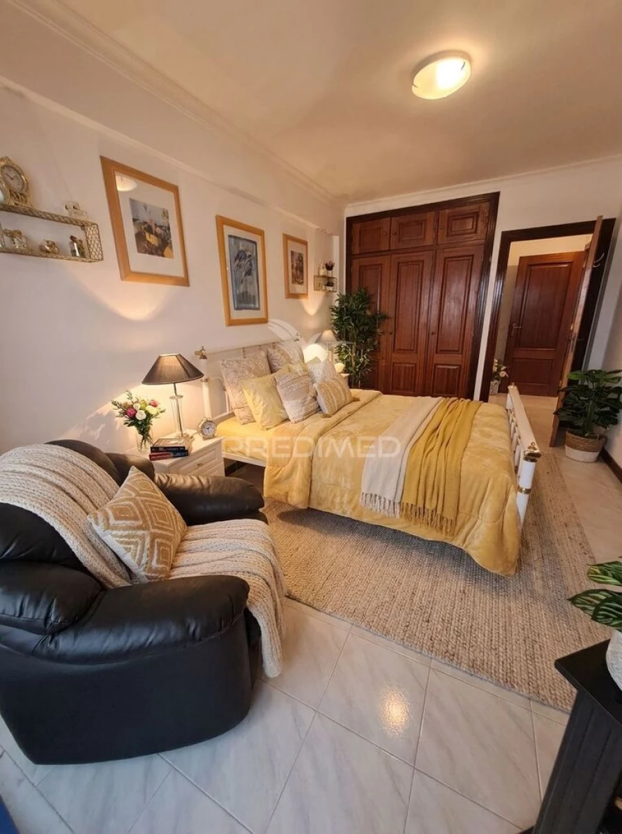 Apartamento T3 para Venda em Quarteira Foto 12