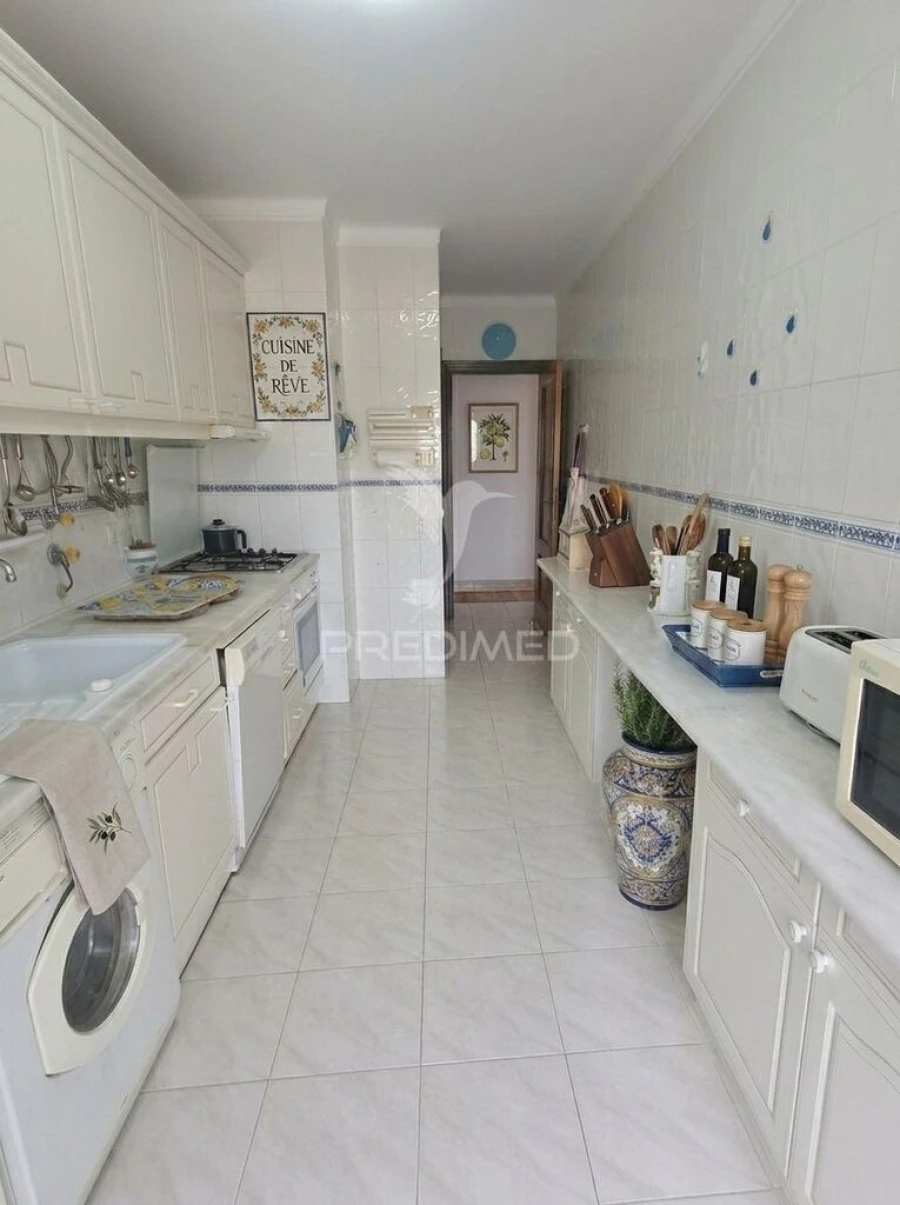Apartamento T3 para Venda em Quarteira Foto 8
