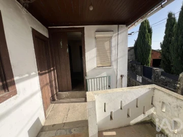 Moradia T3 para Venda em Santa Cruz da Trapa e São Cristóvão de Lafões