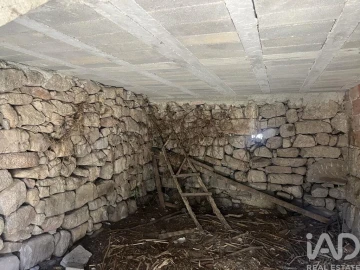 Moradia T3 para Venda em Santa Cruz da Trapa e São Cristóvão de Lafões