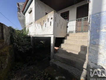 Moradia T3 para Venda em Santa Cruz da Trapa e São Cristóvão de Lafões