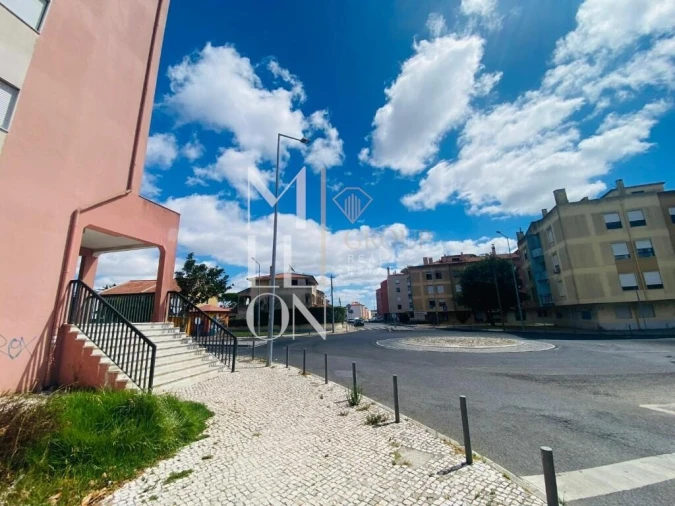 Apartamento T2 para Venda em Algueirão-Mem Martins Foto 2