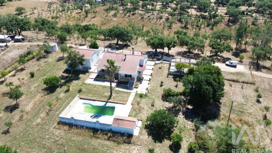 Quinta T4 para Venda em Abela Foto 4