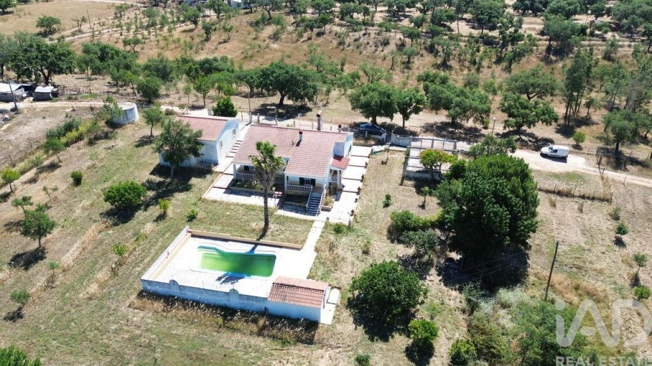Quinta T4 para Venda em Abela Foto 4