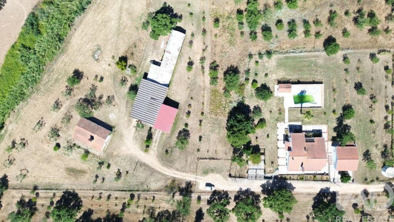 Quinta T4 para Venda em Abela Foto 2