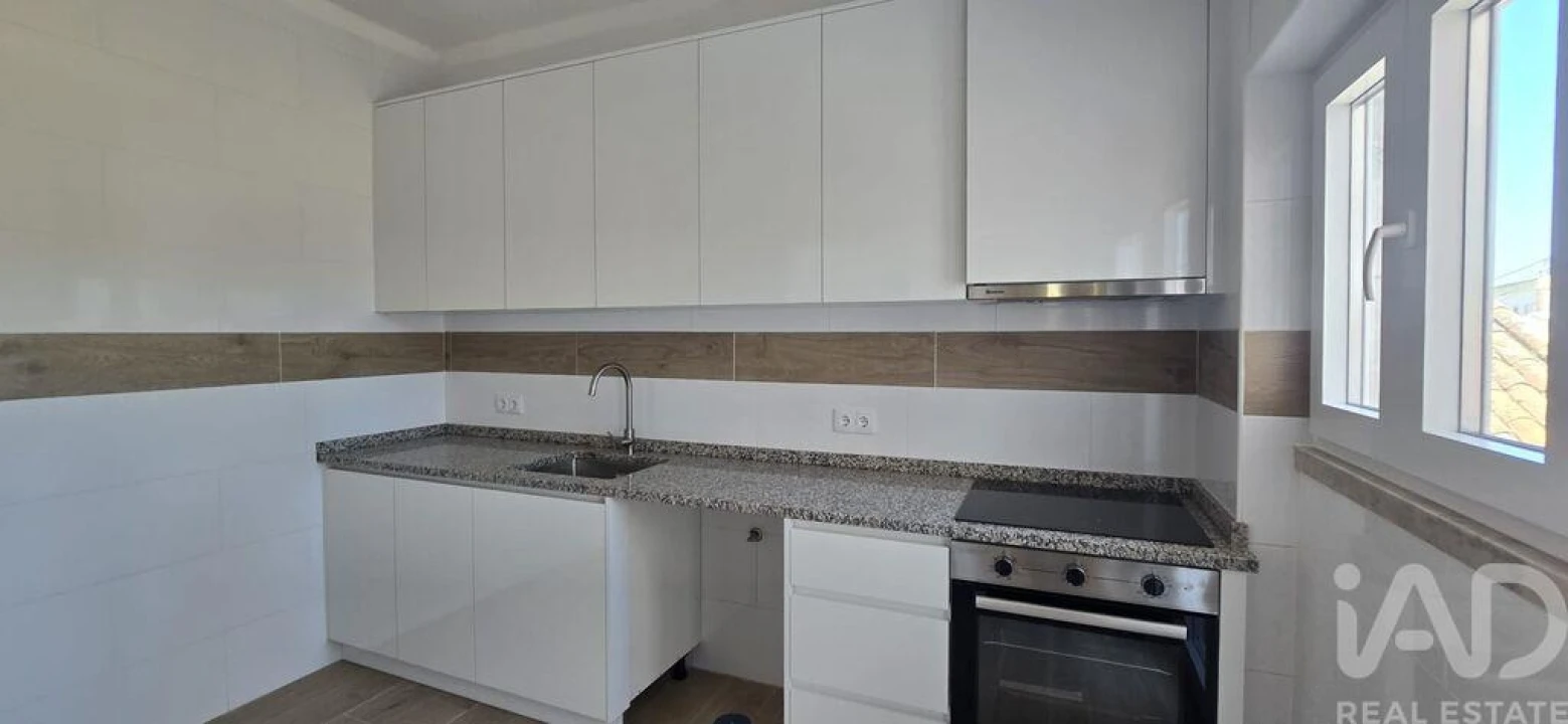 Apartamento T2 para Venda em Bombarral e Vale Covo Foto 5