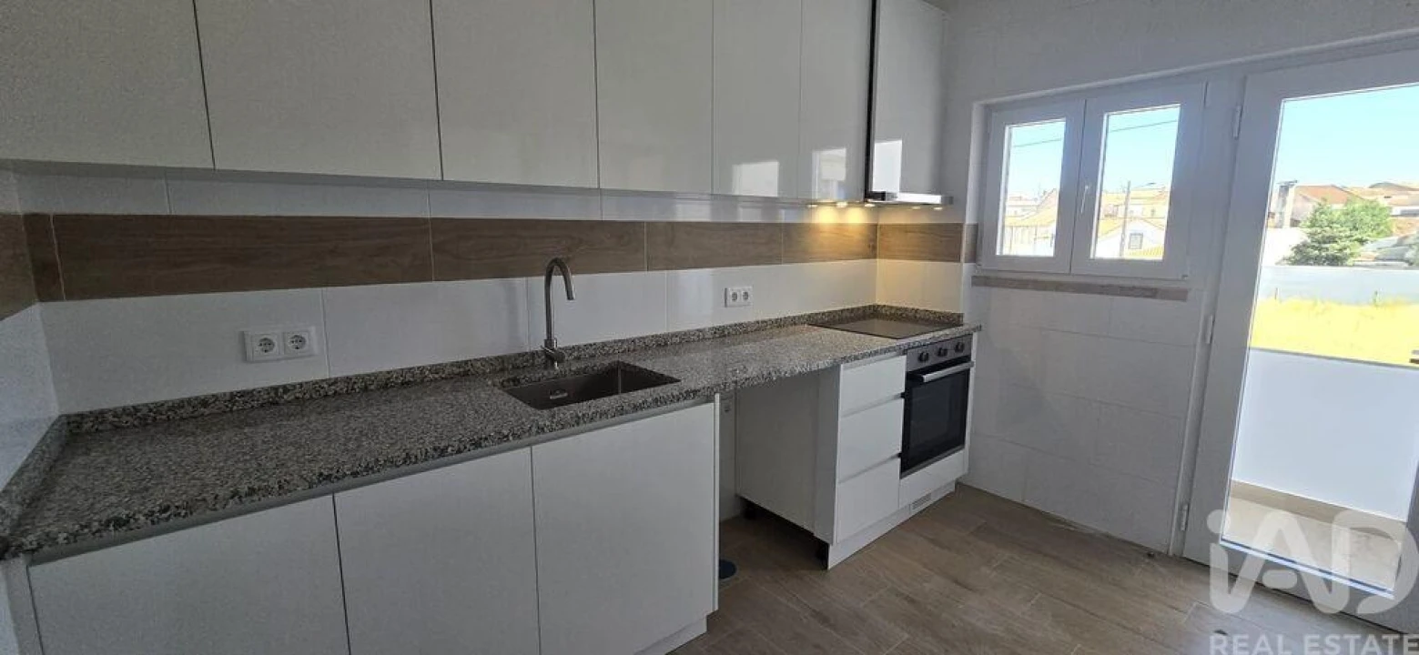 Apartamento T2 para Venda em Bombarral e Vale Covo Foto 4