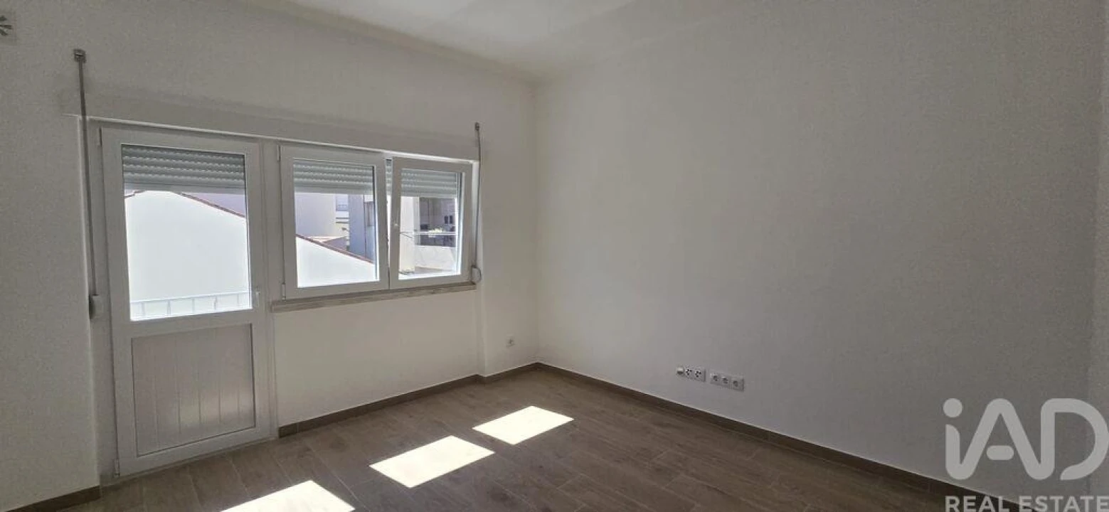 Apartamento T2 para Venda em Bombarral e Vale Covo Foto 2