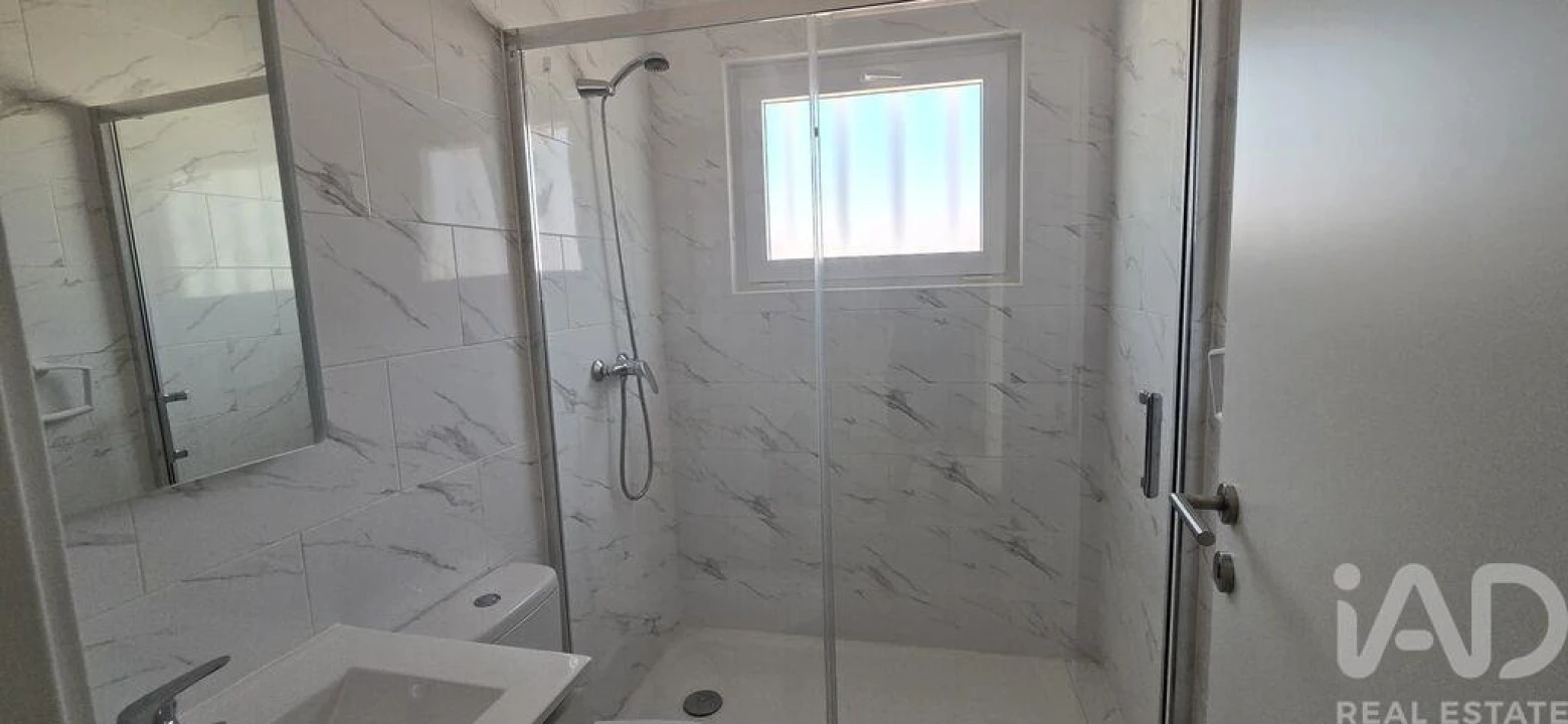 Apartamento T2 para Venda em Bombarral e Vale Covo Foto 19
