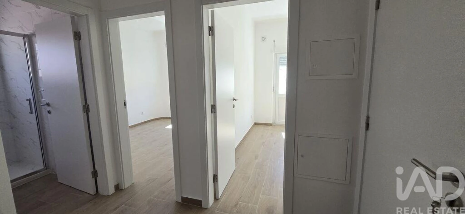 Apartamento T2 para Venda em Bombarral e Vale Covo Foto 16