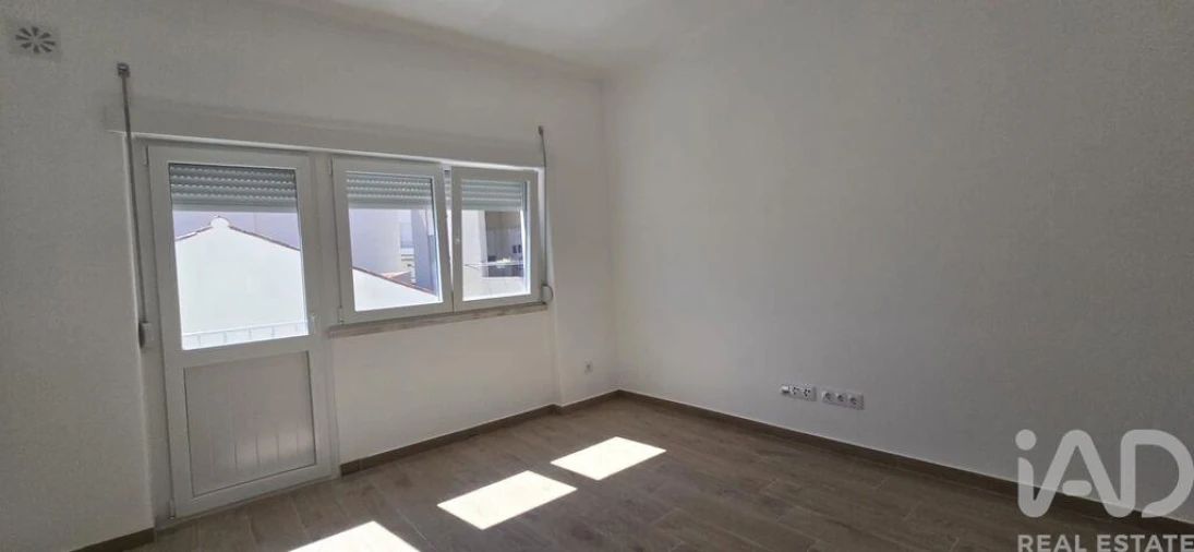 Apartamento T2 para Venda em Bombarral e Vale Covo Foto 15