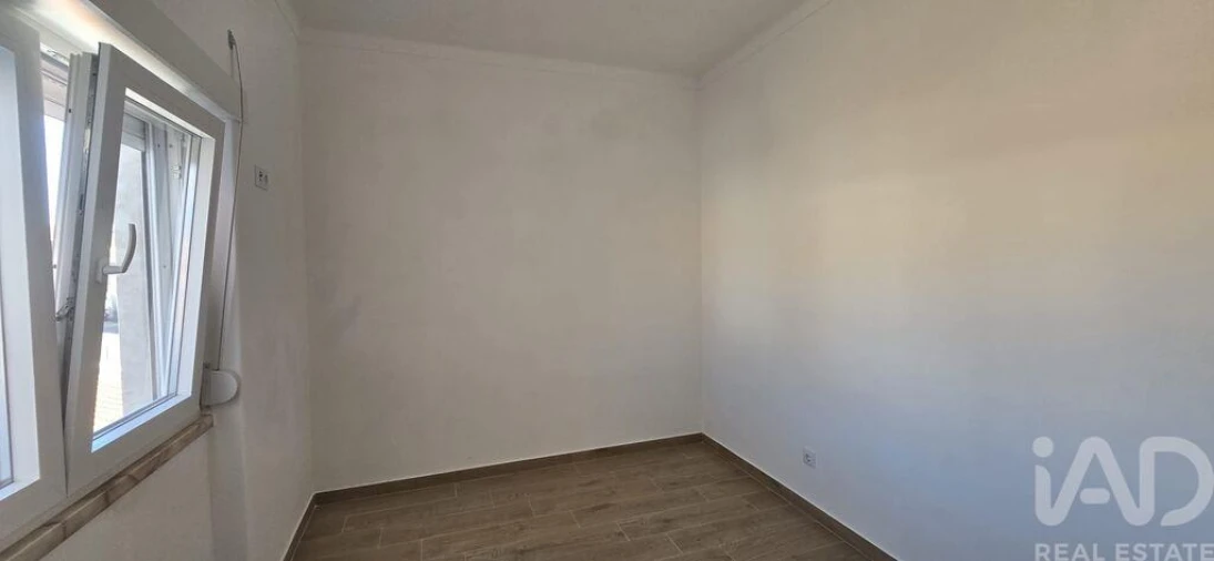 Apartamento T2 para Venda em Bombarral e Vale Covo Foto 9