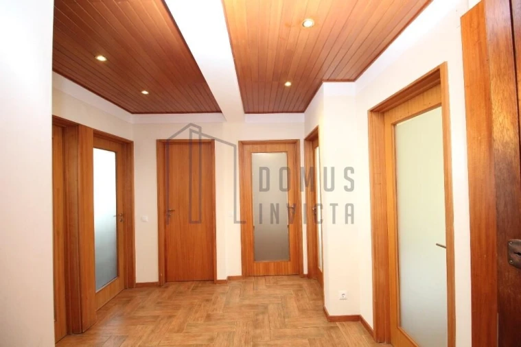Apartamento T3 para Arrendamento em Lordelo do Ouro e Massarelos Foto 5