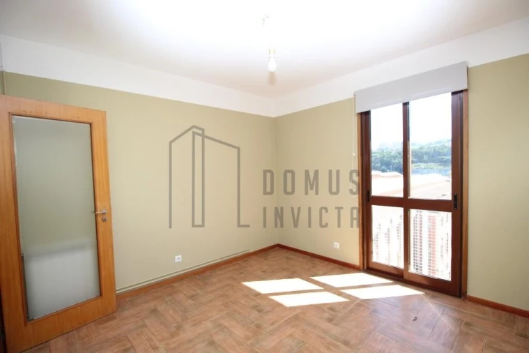Apartamento T3 para Arrendamento em Lordelo do Ouro e Massarelos Foto 9