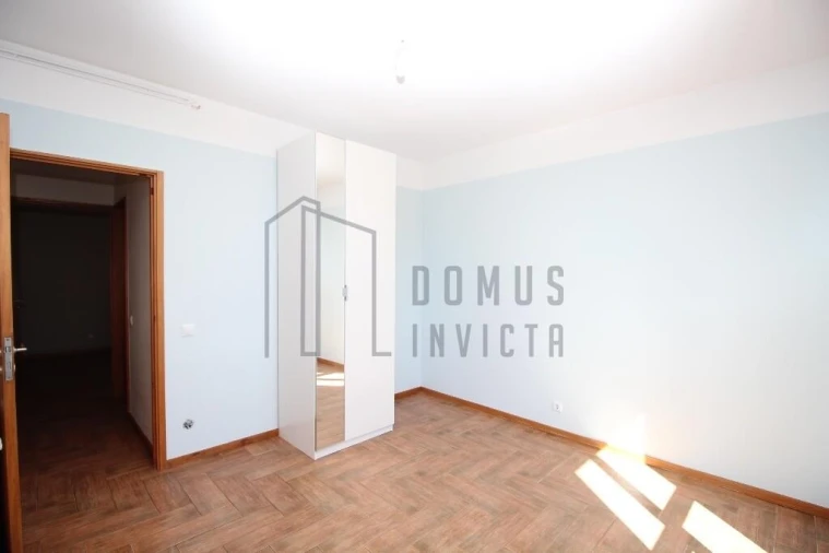 Apartamento T3 para Arrendamento em Lordelo do Ouro e Massarelos Foto 11