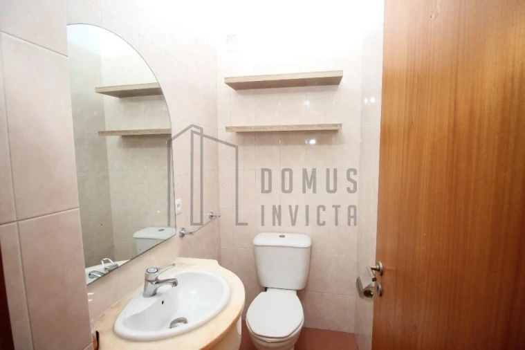 Apartamento T3 para Arrendamento em Lordelo do Ouro e Massarelos Foto 23