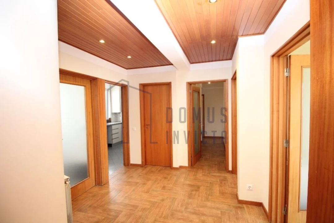 Apartamento T3 para Arrendamento em Lordelo do Ouro e Massarelos Foto 4
