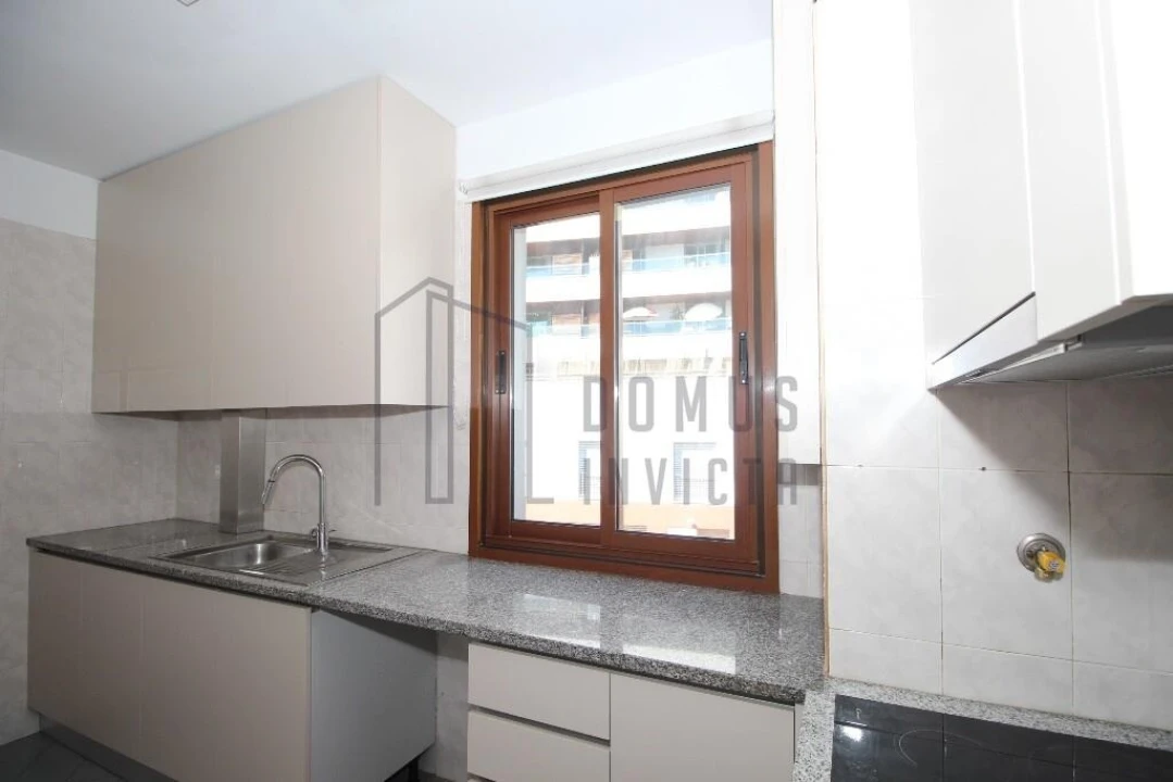 Apartamento T3 para Arrendamento em Lordelo do Ouro e Massarelos Foto 19