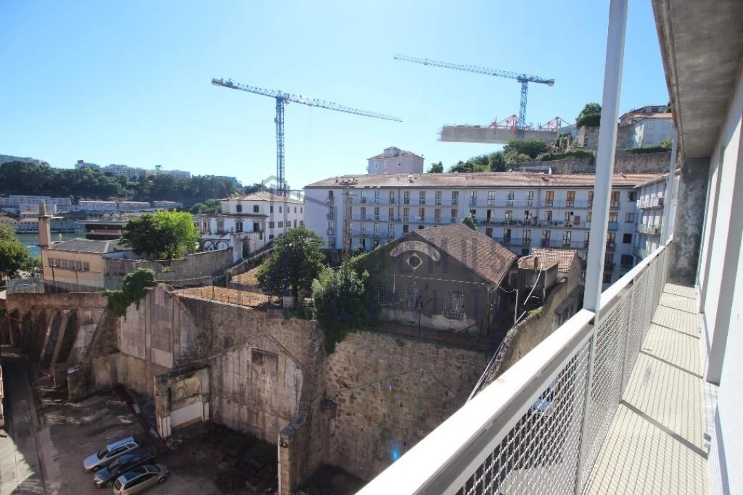 Apartamento T3 para Arrendamento em Lordelo do Ouro e Massarelos Foto 15