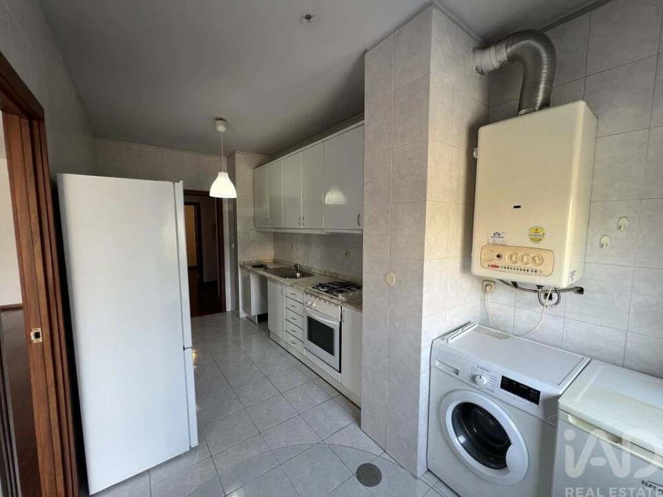 Apartamento T2 para Arrendamento em Paranhos Foto 9