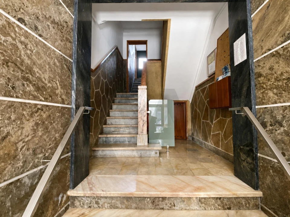 Apartamento T2 para Arrendamento em Alvalade Foto 2