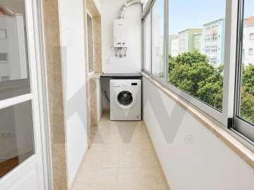 Apartamento T2 para Arrendamento em Alvalade